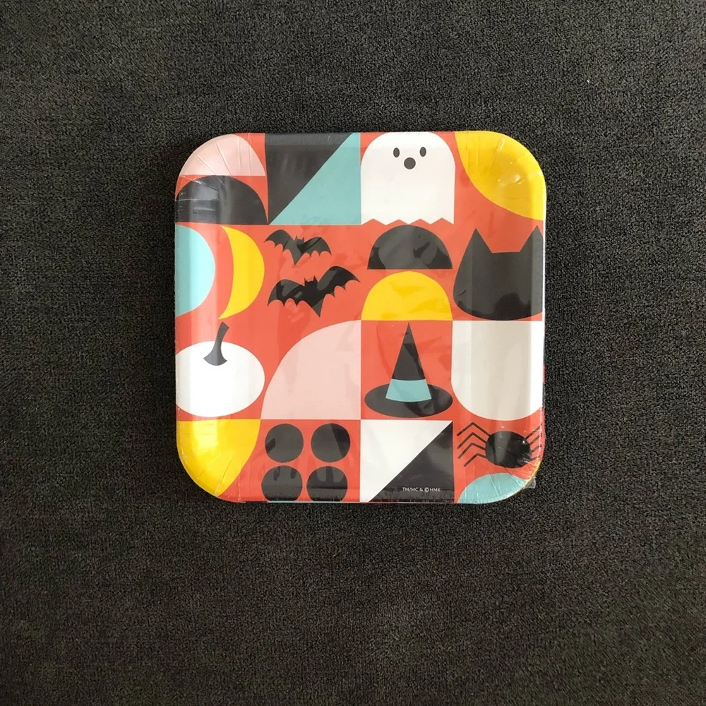 Hallmark Halloween BOO! Plates and Be Scary Napkins Set of 10